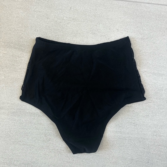 AMERICAN APPAREL BRIEF - Picture 2 of 3